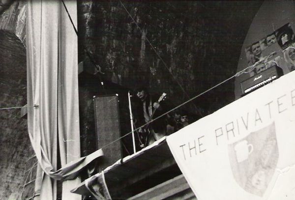 concert sous le Grand-Pont à Lausanne