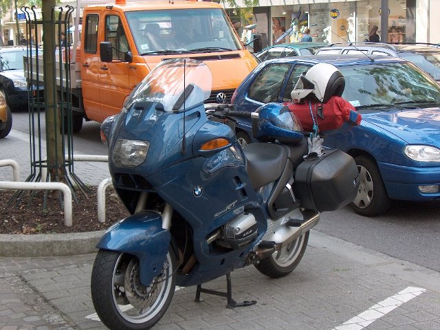 la 1100 LT dans un parking